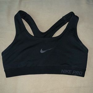 Black nike sports bra